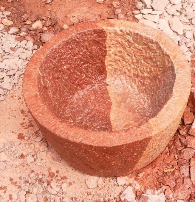 What is the difference between Dholpur stone and sandstone?